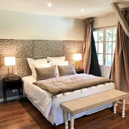 La Ferme De Gringalet Bed & Breakfast 4*